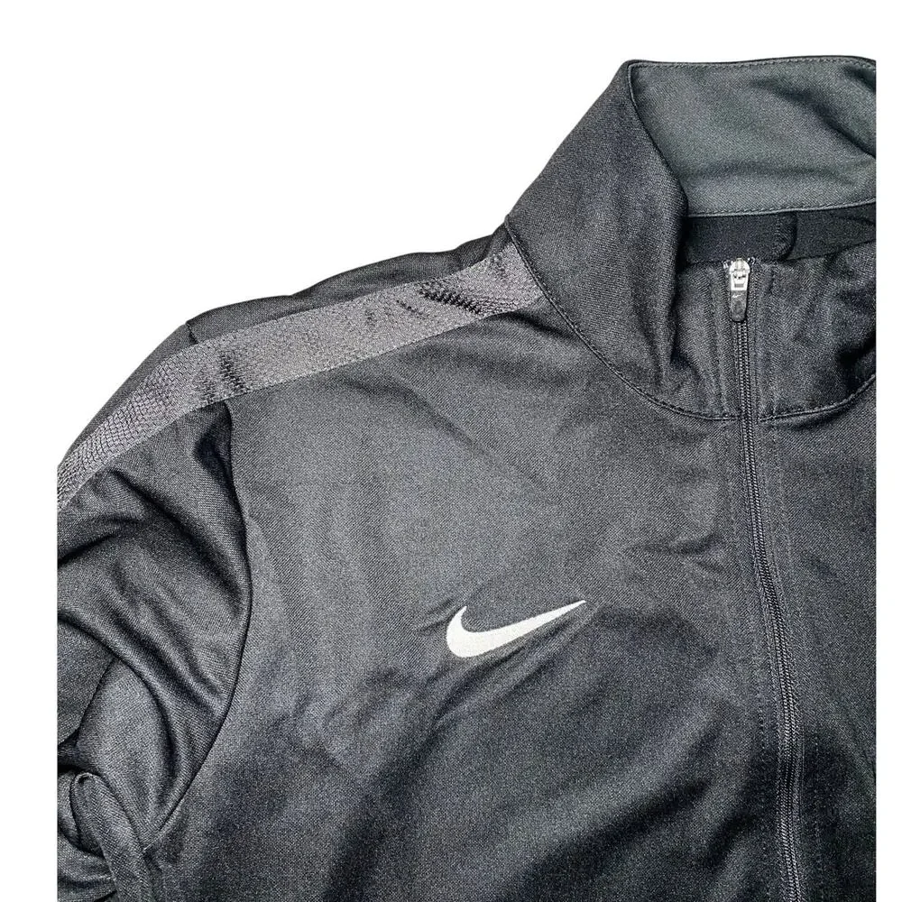 New - Nike Women's Lightweight Breathable Black Jacket